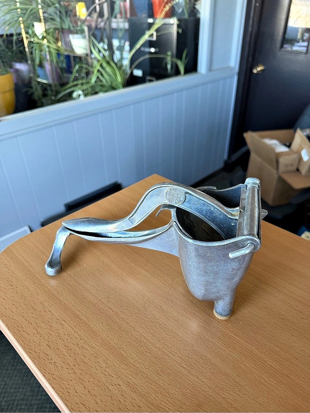 Vintage Wear-Ever Cast Aluminum Citrus Juicer Press